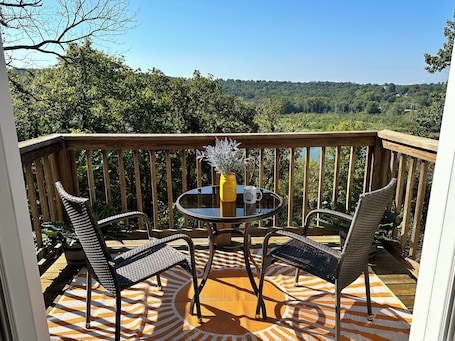 Outdoor dining. Lake Views! Little Bell Bungalow Charmer, Backyard, Game Room, Foosball