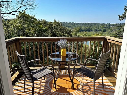 Lake Views! Little Bell Bungalow Charmer, Backyard, Game Room, Foosball