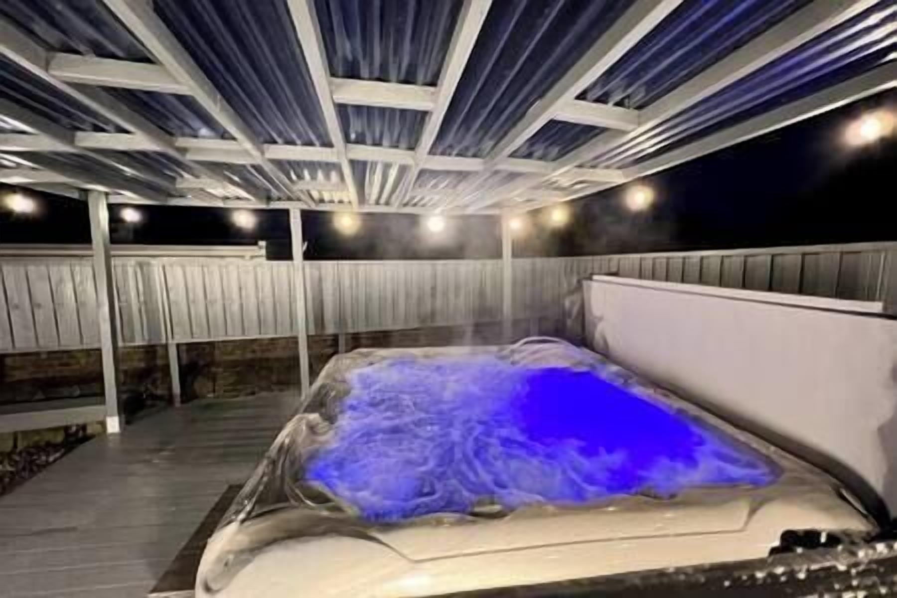 Indoor spa tub