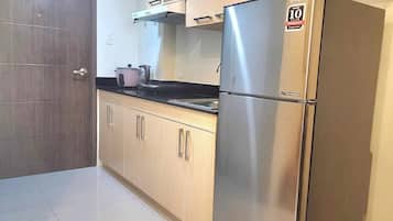 Apartment | Private kitchen | Fridge, electric kettle, high chair, cookware/dishes/utensils