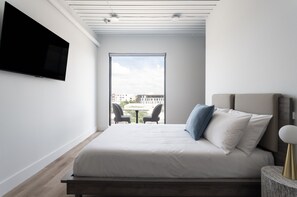Individually decorated, individually furnished, iron/ironing board -  Studio Haus East 6th Austin by Kasa (Austin)