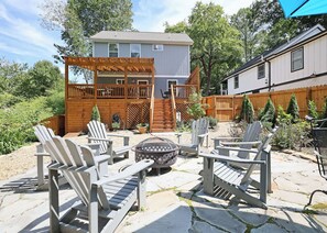 Terrace/patio - Bungalow Dream, Water & Electric are back-Fire Pit & fenced (Black Mountain)