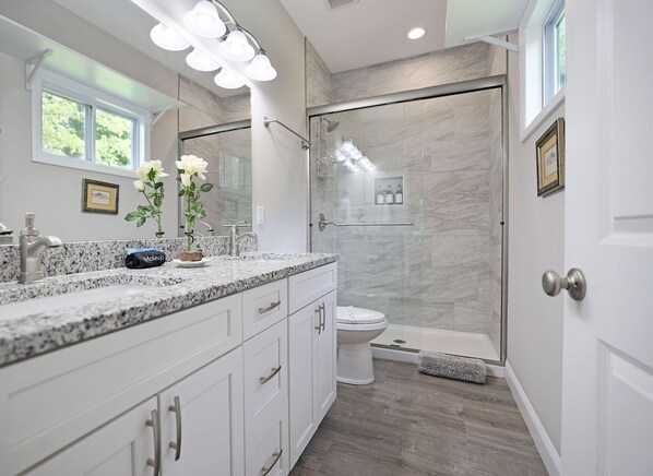 Shower, hair dryer, towels - Bungalow Dream, Water & Electric are back-Fire Pit & fenced (Black Mountain)