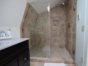 Dusche, Whirlpool, Handtücher