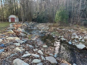 Property grounds - Cozy Crab Orchard Guesthouse Sleeps 6, Near Hiking (Valle Crucis)