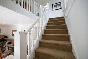 Interior - Cozy Crab Orchard Guesthouse Sleeps 6, Near Hiking (Valle Crucis)