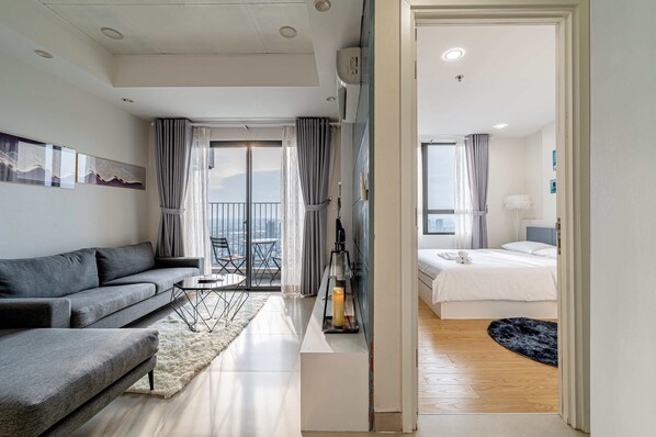 2 habitaciones, tabla de planchar con plancha, wifi y ropa de cama