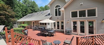 Lg Pool House w/ Hot Tub Central to RTP*Pool Closed*