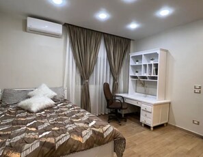 3 dormitoris, escriptori, planxa i posts de planxar i wifi 