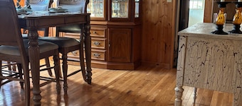 Very charming 4-bedroom 2 bath house on beautiful Lay Lake.