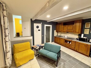 Smart TV, books - Cozy nest in the historic center (Omegna)