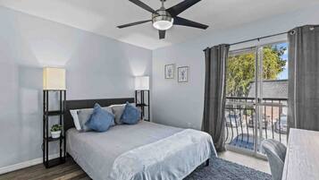 Desk, iron/ironing board, WiFi, bed sheets