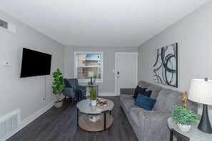 Smart TV, offices - Central Buckhead 2BR apartment with king beds, full kitchen, fast Wi-Fi, and free parking — minutes from Lenox Square, Phipps Plaza, and top dining. (Atlanta)