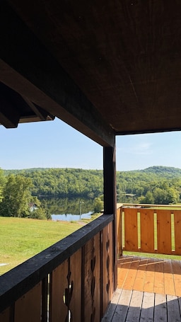Property grounds. Spacious 10-bedroom chalet with WiFi and AC in delightful Upson - Floor 2