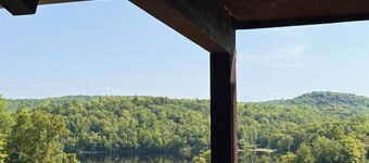 Spacious 10-bedroom chalet with WiFi and AC in delightful Upson - Floor 2