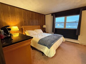 10 bedrooms, iron/ironing board, WiFi, bed sheets