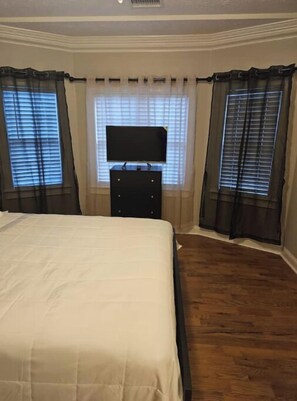 3 chambres, fer et planche à repasser, Wi-Fi, draps fournis