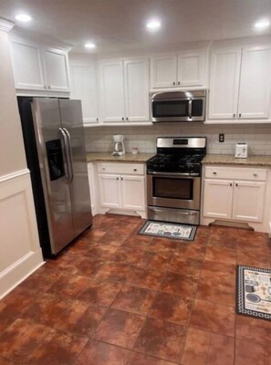 Micro-ondes, four, plaque de cuisson, lave-vaisselle