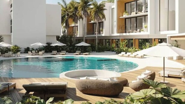 A modern hotel with a swimming pool, lounge chairs, and palm trees. - C14 - les Domus

 (Nicoya)