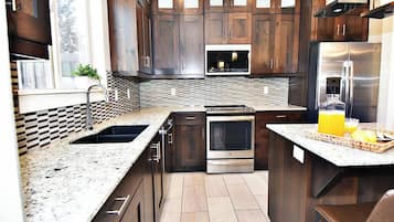 Luxury House | Private kitchen | Full-size fridge, microwave, oven, stovetop