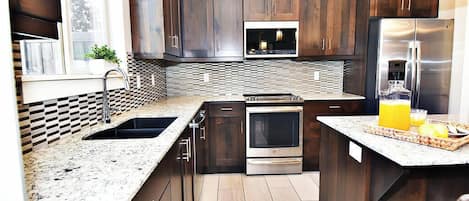 Luxury House | Private kitchen | Full-size fridge, microwave, oven, stovetop