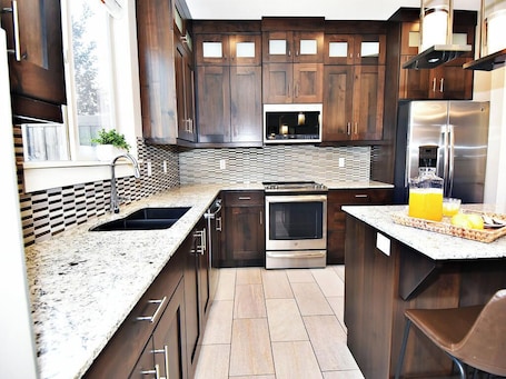 Luxury House | Private kitchen | Full-size fridge, microwave, oven, stovetop