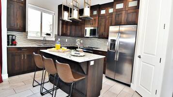 Luxury-Haus | Eigene Küche | Großer Kühlschrank, Mikrowelle, Ofen, Herdplatte