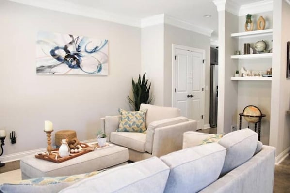 Smart TV, fireplace