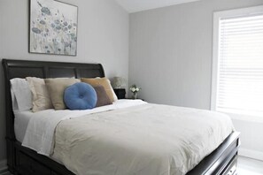 3 bedrooms, desk, iron/ironing board, free WiFi