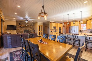 Dining - SKY VIEW - Mountain Estate with Amazing Views! (Bethel)