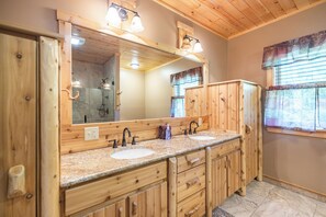Towels, toilet paper - SKY VIEW - Mountain Estate with Amazing Views! (Bethel)