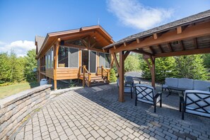 Terrace/patio - SKY VIEW - Mountain Estate with Amazing Views! (Bethel)