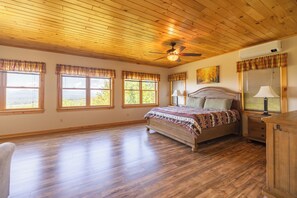 5 bedrooms, desk, travel crib, WiFi - SKY VIEW - Mountain Estate with Amazing Views! (Bethel)