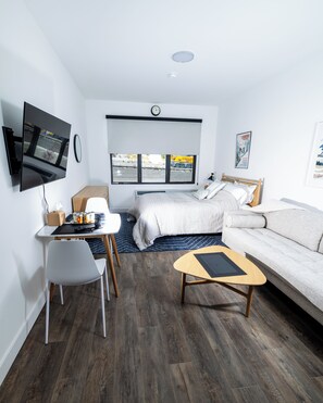 1 chambre, bureau, fer et planche à repasser, Wi-Fi