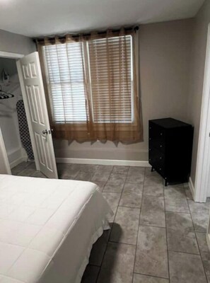 1 chambre, coffres-forts dans les chambres, fer et planche Ă repasser