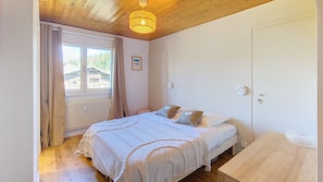3 bedrooms, free WiFi, bed sheets