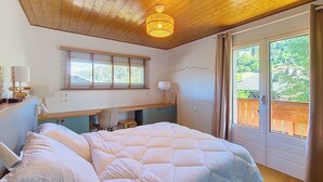 3 bedrooms, WiFi (free), bed sheets
