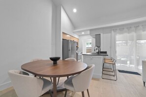 Dining - Charming 3-bedroom house in South Austin (Austin)