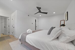 3 bedrooms, iron/ironing board, WiFi, bed sheets - Charming 3-bedroom house in South Austin (Austin)