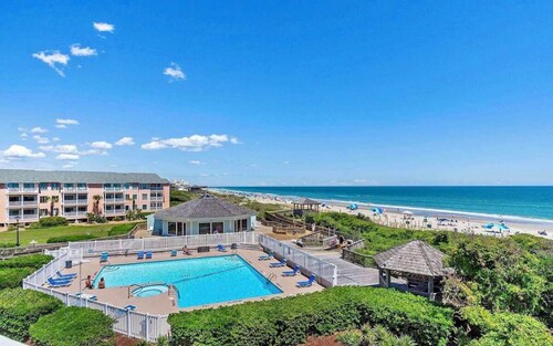 Oceanside Condo w/ Heated Indoor Pool, 2 Outdoor Pools, Beach Access & Bikes!