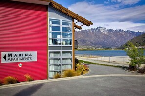Exterior detail - Lakefront Marina Apartment (Queenstown)