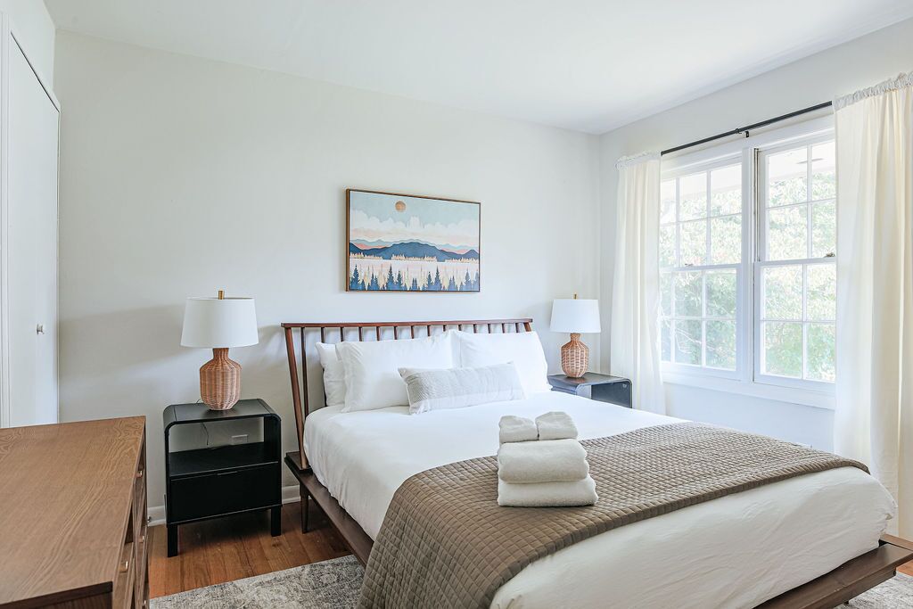 2 bedrooms, desk, iron/ironing board, free WiFi