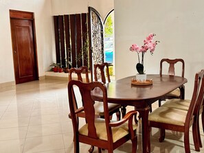 Dining - 4-bedroom Beautiful & Spacious house near everything! (Managua)