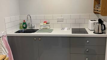 Double Room (Far) | Private kitchenette | Fridge, microwave, stovetop, electric kettle
