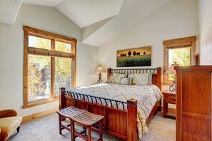 4 bedrooms, desk, iron/ironing board, travel cot - Winter Park Resort Villa 308 I Private Hot Tub I Great Views I Bunk Room I Discounted Attractions (Winter Park)