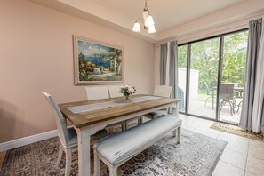 Dining - Spacious 4BR Townhome in Davenport, Osceola County, perfect for family getaways! (Davenport)