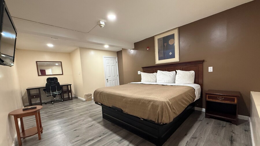Travelers Motor Lodge