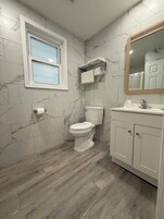 Room, 1 Double Bed, Non Smoking, Microwave | Bathroom | Towels, soap, toilet paper