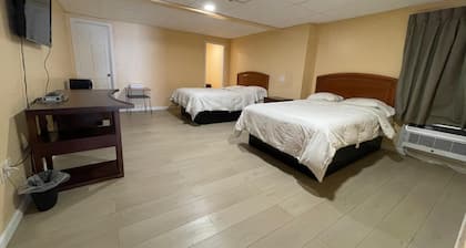 Travelers Motor Lodge