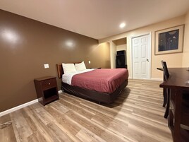 Room, 1 Double Bed, Non Smoking, Microwave | Desk, free WiFi